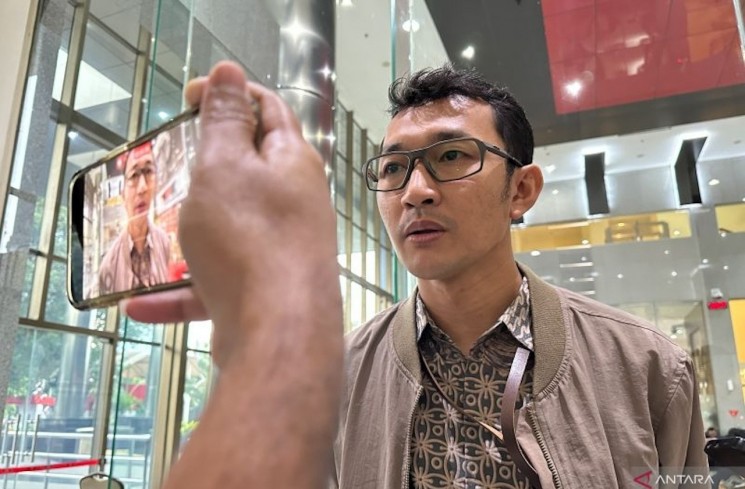 Juru Bicara Komisi Pemberantasan Korupsi Budi Prasetyo memberikan keterangan di Gedung Merah Putih KPK, Jakarta, Kamis (23/10/2025). (ANTARA/Rio Feisal)