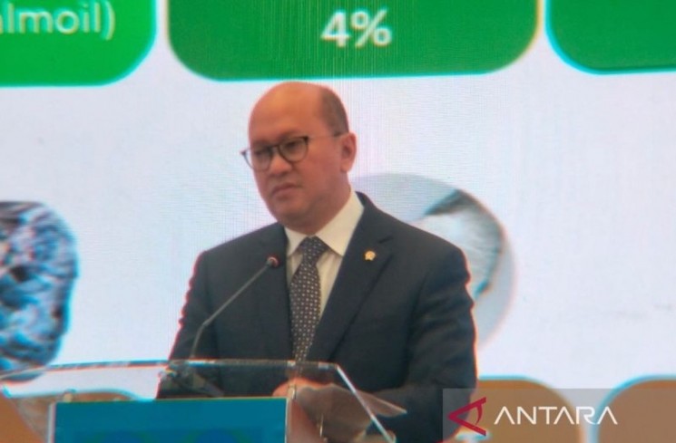 Menteri Investasi dan Hilirisasi/Kepala BKPM sekaligus Chief Executive Officer (CEO) Danantara Rosan Roeslani menyampaikan pidato dalam acara Indonesia-Brazil Business Forum di Jakarta, Kamis (23/10/2025). (ANTARA/Aji Cakti)
