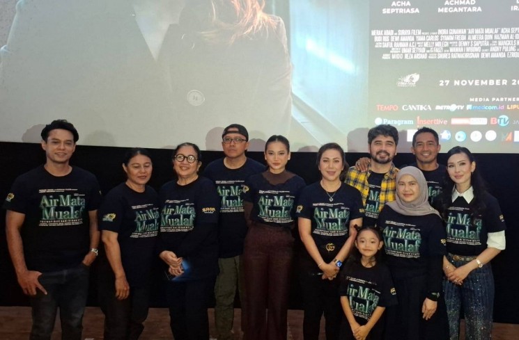 Acha Septriasa dan Para Pemain Film 'Air Mata Mualaf'. (ist)