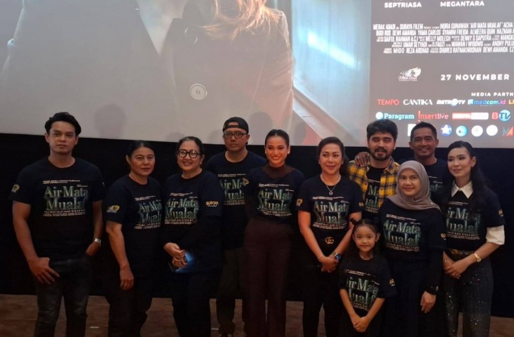 Acha Septriasa dan Para Pemain Film 'Air Mata Mualaf'. (ist)