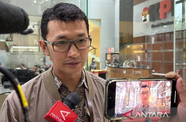 Juru Bicara Komisi Pemberantasan Korupsi Budi Prasetyo memberikan keterangan di Gedung Merah Putih KPK, Jakarta, Kamis (23/10/2025). ANTARA/Rio Feisal/am.
