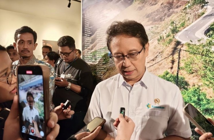 Menkes Budi Gunadi Sadikin ditemui usai pemeran jurnalistik dan peluncuran buku