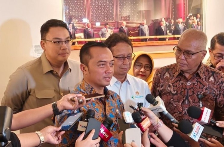 Menteri Sekretaris Negara (Mensesneg) Prasetyo Hadi menyampaikan keterangan dalam agenda pembukaan pameran foto di Gedung Antara Heritage Center, Jakarta, Kamis (30/5/2025). ANTARA/Andi Firdaus