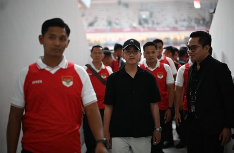 Wakil Presiden Gibran Rakabuming tiba di Indonesia Arena, Kompleks Gelora Bung Karno (GBK), Jakarta, Sabtu (1/11/2025), untuk menyaksikan laga persahabatan internasional Tim Nasional (Timnas) Futsal Indonesia melawan Timnas Futsal Australia yang ditutup dengan skor akhir 3-1. ANTARA/HO-Sekretariat Wakil Presiden
