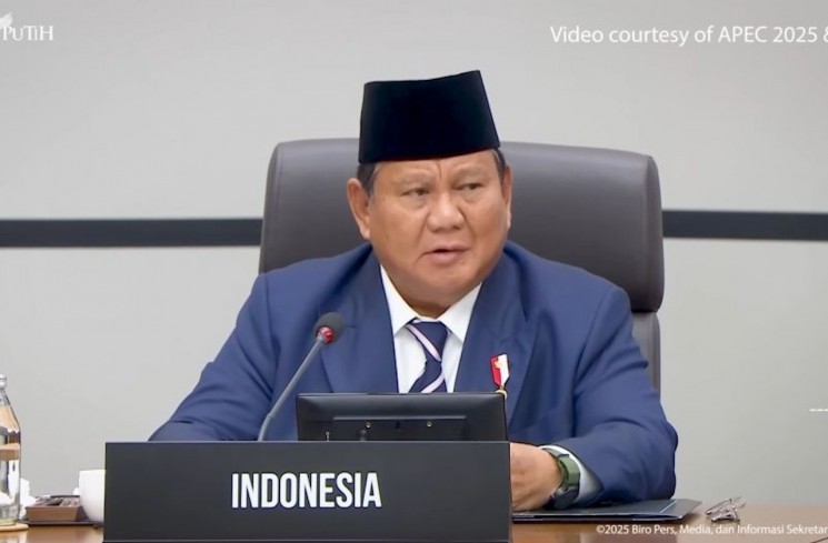 Presiden RI Prabowo Subianto berpidato saat APEC Economic Leaders’ Meeting (AELM) sesi ke-2 di Hwabaek International Convention Centre (HICO), Gyeongju, Korea Selatan, Sabtu (1/11/2025). (ANTARA/HO-Sekretariat Presiden)
