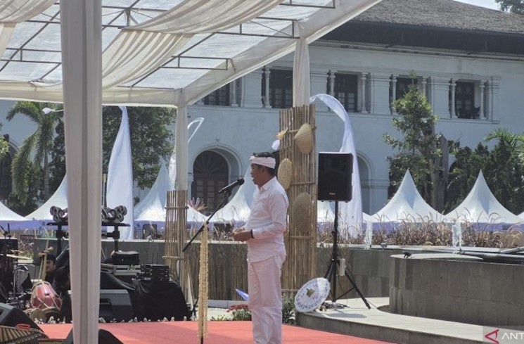 Pemerintah Provinsi (Pemprov) Jawa Barat menyebut akan mengeluarkan surat edaran (SE) bagi para guru agar tidak membuat hukuman fisik kepada muridnya di Bandung, pada Jumat (7/11). (ANTARA/Ilham Nugraha)
