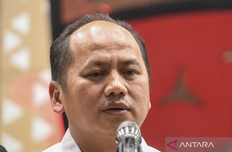 Kapuspenkum Kejagung Anang Supriatna menyampaikan keterangan penetapan tersangka kasus dugaan korupsi PT Sritex di Kejaksaan Agung, Jakarta, Rabu (13/8/2025). ANTARA FOTO/Muhammad Adimaja/nym.
