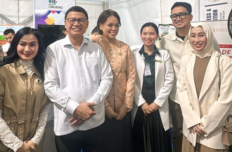 Dokter Reza Gladys, Dipl. AAAM dan dr. Attaubah Mufid dan lainnya. (ist)