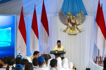 Prabowo Genjot Digitalisasi Pendidikan, Targetkan 1 Juta Smartboard Terpasang pada 2026