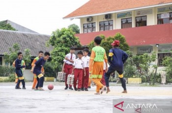 SPPG Polres Gresik Sajikan Nasi Krawu untuk Ribuan Penerima Program Makan Bergizi Gratis