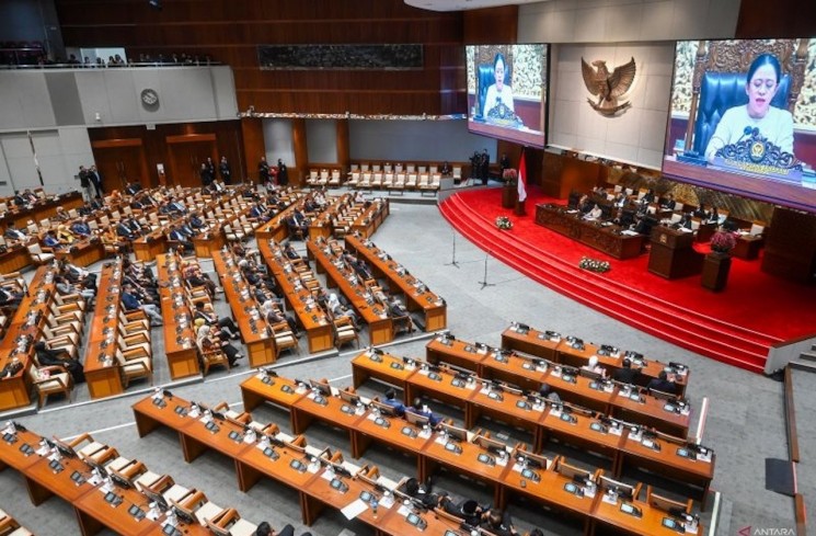 Ilustrasi - Suasana Rapat Paripurna Ke-7 Masa Persidangan II Tahun Sidang 2025-2026 di Kompleks Parlemen Senayan, Jakarta, Selasa (4/11/2025). Rapat yang dihadiri oleh 279 anggota DPR tersebut beragendakan pidato pembukaan masa persidangan oleh Ketua DPR dan pelantikan pengganti antarwaktu (PAW) anggota DPR dan anggota MPR masa jabatan tahun 2024-2029. ANTARA FOTO/Rivan Awal Lingga/foc.
