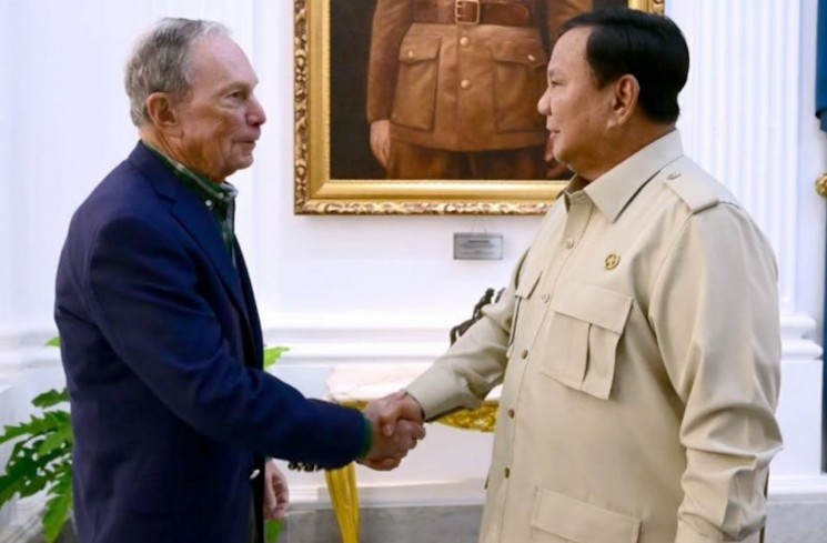 Presiden RI Prabowo Subianto (kanan) menerima kunjungan miliarder ternama, sekaligus pendiri Bloomberg L.P, Michael Bloomberg dan delegasi di Istana Kepresidenan, Jakarta, Selasa (18/11/2025). ANTARA/Instagram/@sekretariat.kabinet.
