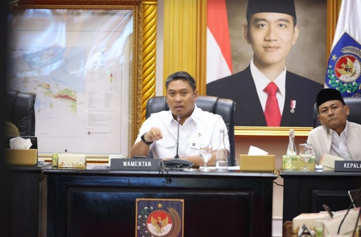 Wakil Menteri Pertanian Sudaryono dalam Rapat Koordinasi Pembahasan Penataan Ulang Rencana Tata Ruang Wilayah, Alih Fungsi Lahan, Lahan Baku Sawah, Lahan Pertanian Pangan Berkelanjutan dan Kawasan Pertanian Pangan Berkelanjutan di Kantor Pusat Kementerian Dalam Negeri (Kemendagri), Jakarta, Selasa (18/11/2025). ANTARA/HO-Humas Kementan
