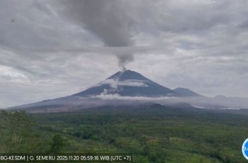 Semeru Level Awas, 32 Kali Guguran dalam Enam Jam: PVMBG Keluarkan Peringatan Ketat