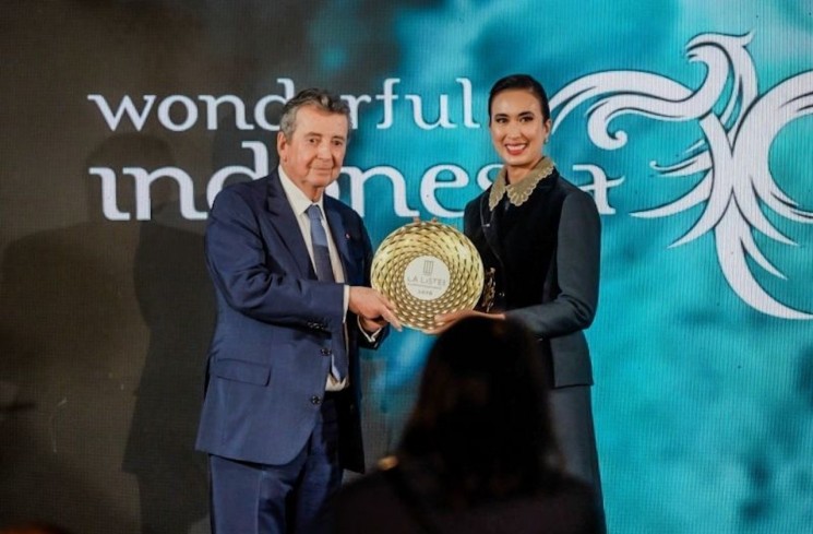 Menteri Pariwisata Republik Indonesia, Widiyanti Putri Wardhana saat menerima penghargaan The New Destination Champion Award 2026 pada Annual La Liste Awards Ceremony di Paris, Prancis (24/11/2025). (ANTARA/HO-Kementerian Pariwisata)
