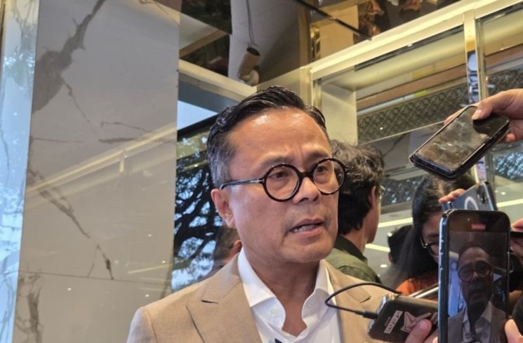 Chief Operating Officer (COO) Danantara Dony Oskaria saat ditemui di Kantor Kemenko Perekonomian di Jakarta, Rabu (26/11/2025) (ANTARA/Bayu Saputra)
