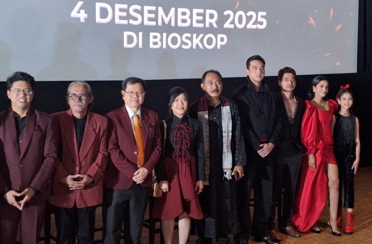 Fanny Ghassani dan para pemain film Riba lainnya. (ist)