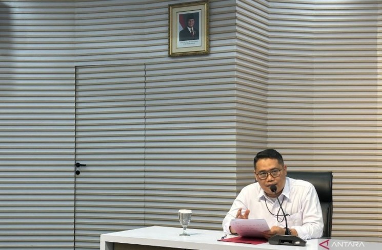 Pelaksana Tugas Deputi Penindakan dan Eksekusi Komisi Pemberantasan Korupsi Asep Guntur Rahayu memberikan keterangan di Gedung Merah Putih KPK, Jakarta, Senin (1/12/2025). ANTARA/Rio Feisal
