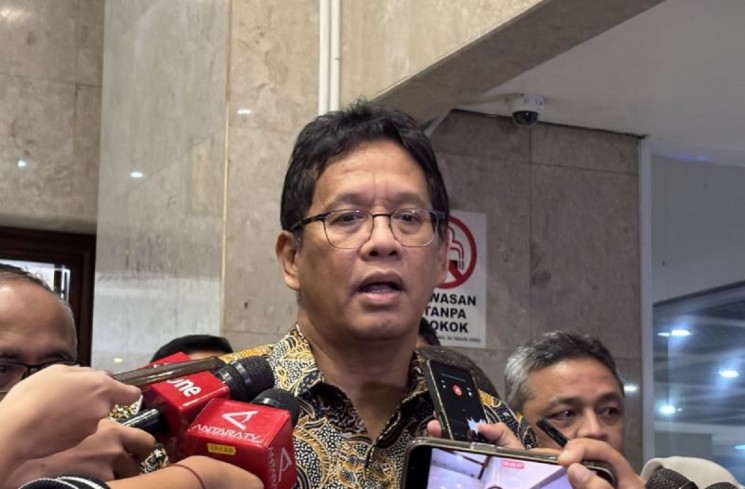 Menteri Keuangan Purbaya Yudhi Sadewa menjawab pertanyaan wartawan saat ditemui di Kompleks Parlemen, Jakarta, Kamis (4/12/2025). (ANTARA/Imamatul Silfia)
