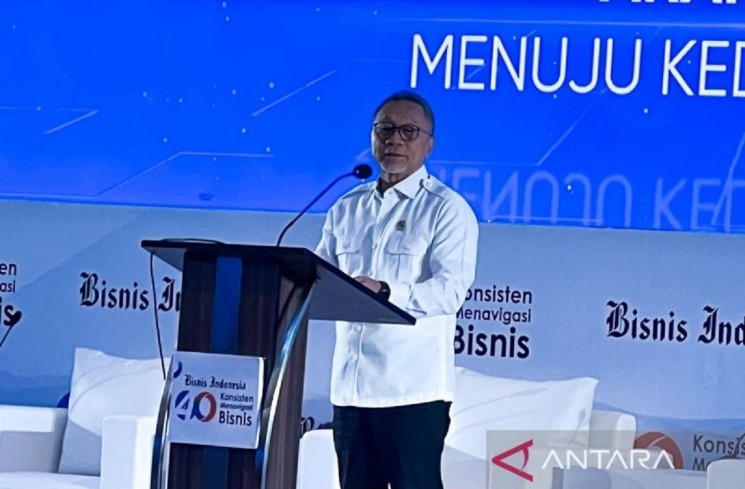 Menteri Koordinator (Menko) Bidang Pangan Zulkifli Hasan (Zulhas) berbicara dalam kegiatan Bisnis Indonesia Group Conference, di Jakarta, Senin (8/12/2025). ANTARA/Harianto
