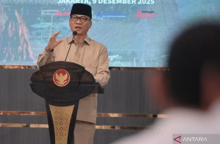 Menteri Desa dan Pembangunan Daerah Tertinggal (Mendes PDT) Yandri Susanto memberikan arahan dalam Deklarasi Pencanangan Zona Integritas, di Kantor Kemendes PDT, Jakarta, Selasa (9/12/2025). ANTARA/HO-Humas Kemendes PDT.
