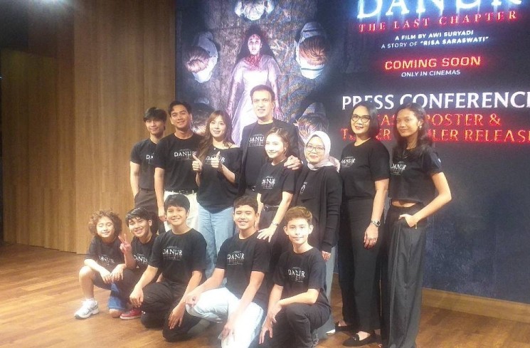 Prilly Latuconsina, Manoj Punjabi dan artis Film Danur. (ist)