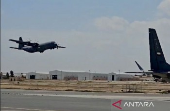 TNI AU Terbangkan Dua Hercules Bawa Hampir 19 Ton Bantuan ke Sumatera