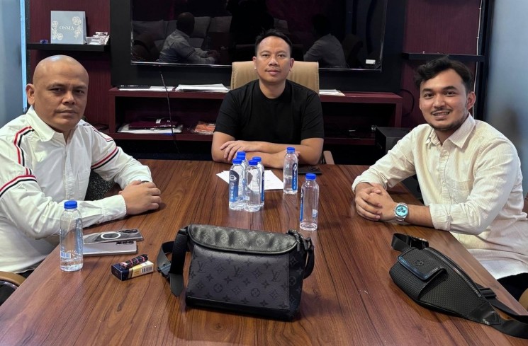 Vicky Prasetyo, Ketua DPW Aceh 'Solidarity Squad', T. Rival Amiruddin dan lainnya. (ist)