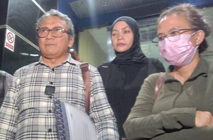 HN dan Kuasa Hukumnya, H. Gamal Muaddi di Polda Metro Jaya. (mia)
