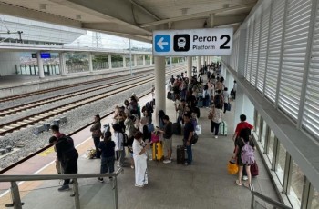 Libur Nataru, Ribuan Wisatawan Malaysia Gunakan Kereta Cepat Whoosh ke Bandung