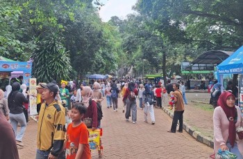 Jaga Kebersihan Selama Libur Nataru, Pengunjung Ragunan yang Buang Sampah Sembarangan Didenda Rp500 Ribu