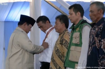Lampaui Rekor Era Soeharto, Prabowo Anugerahi Bintang Jasa untuk Mentan hingga Petani