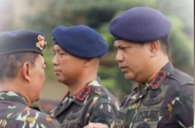 Kombes Pol Budi Prasetya, SIK, M.SI, bersama istri dan lainnya. (ist)