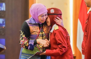 Sebut Siswanya 'Brilian dan Berlian', Khofifah Ingin Sekolah Rakyat Jatim Jadi Motor Penggerak Ekonomi