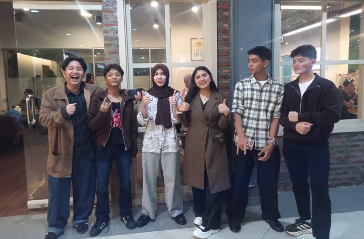 Para Personel Band 'The Subsidiz'. (mia)