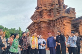 Kunjungi Probolinggo, Menbud Fadli Zon Dorong Candi Jabung Jadi Pusat Ekosistem Budaya