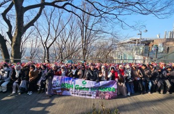 KBM App Goes Korea, Nikmatnya Strawberry Raksasa