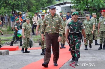 Menhan Sjafrie Sjamsoeddin Tinjau Kesiapan Prajurit Yonif TP 875/SYP di NTB