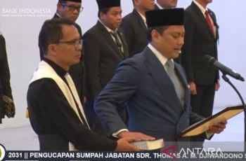 Dari Kemenkeu ke BI: Thomas Djiwandono Resmi Jabat Deputi Gubernur Usai Diambil Sumpah oleh MA