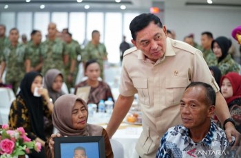 Menhan Sjafrie Sjamsoeddin Sampaikan Belasungkawa Presiden kepada Keluarga 23 Marinir yang Gugur