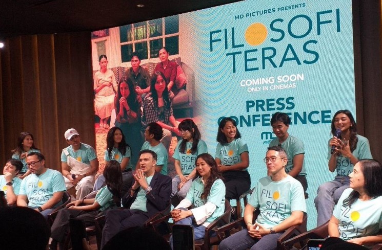 Sherina Munaf dan para pemain film Filosofi Teras. (ist)