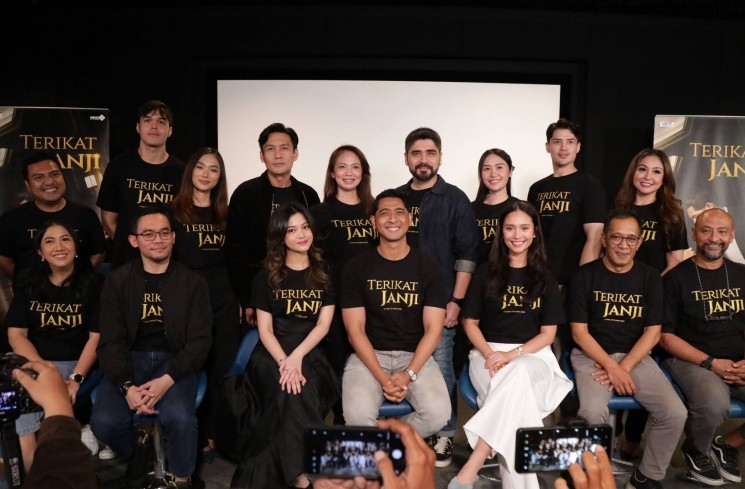 Arya Saloka dan para pemain sinetron 'Terikat Janji' lainnya. (ist)