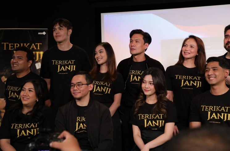 Arya Saloka dan para pemain sinetron 'Terikat Janji' lainnya. (ist)