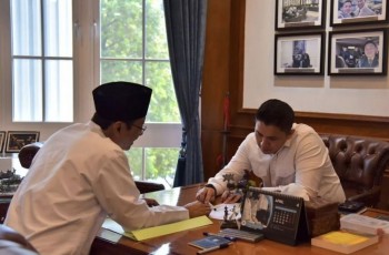Seskab Teddy dan Mensos Gus Ipul Bahas Prestasi Sekolah Rakyat hingga Akurasi Bansos