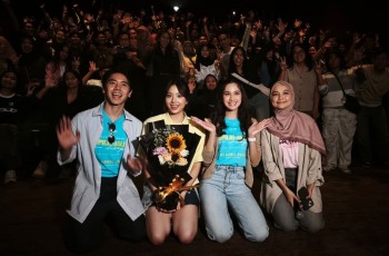 Adegan Seru Suami-Istri! Zee Asadel dan Emir Mahira di Film 'Kupilih Jalur Langit'