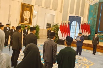 Presiden Prabowo Lantik Jumhur Hidayat Jadi Menteri Lingkungan Hidup