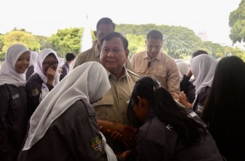 Momen Hangat Presiden Prabowo Sapa Pelajar Jabar di Istana: "Silakan Keliling Sebeum Rapat"