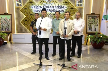 Bernilai Rp10,1 Miliar, Kemensos Lelang 6,2 Kg Emas dan Mutiara untuk Bantu Keluarga Rentan