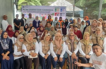 Warga RW 10 bersama Lurah Kalisari, Gelorakan Budaya Pilah Sampah dari Rumah