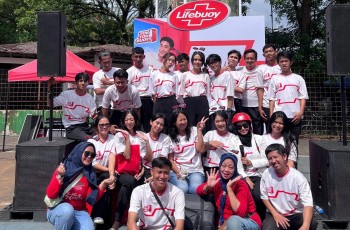 Hore Dapat Hadiah! Ratusan Warga Kota Tasikmalaya Kaget, Rumahnya Diketuk Tim 'Festival Tok Tok Buoy'